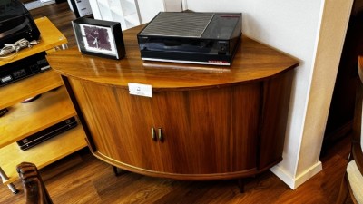1 Eck-/Querrollladenschrank